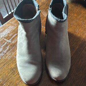 Women boots size 11